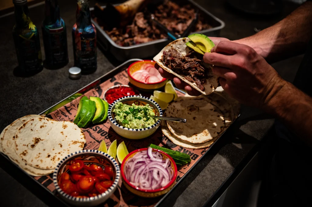 Pulled beef taco’s gemaakt van beef hammer van de BBQ