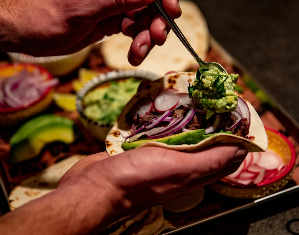 Pulled beef taco’s gevuld met beef hammer van de BBQ