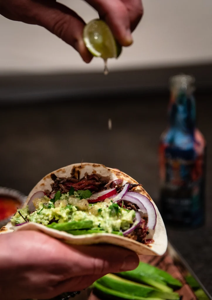 Taco’s met pulled beef van langzaam gegaarde beef hammer