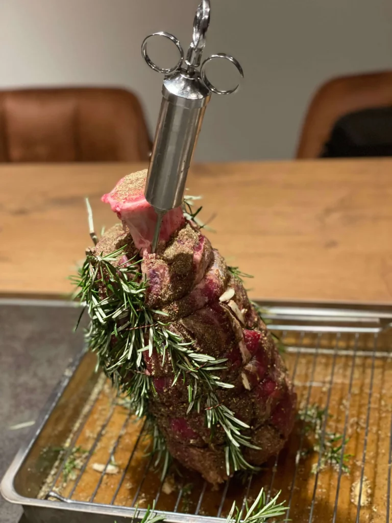 Beef hammer voorbereiden met beef rub knoflook en rozemarijn